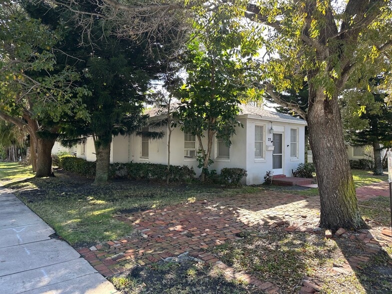 More Photos Of 200 Park Ave, West Palm Beach Apartments For Sale