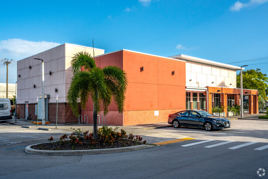 Primary Photo Of 8001 NW 36th St, Doral Restaurant For Lease