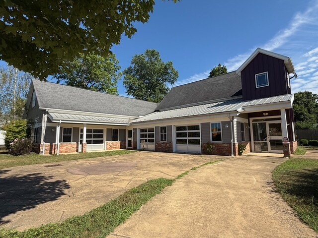 More Photos Of 135 S Eagle St, Geneva Winery Vineyard For Sale