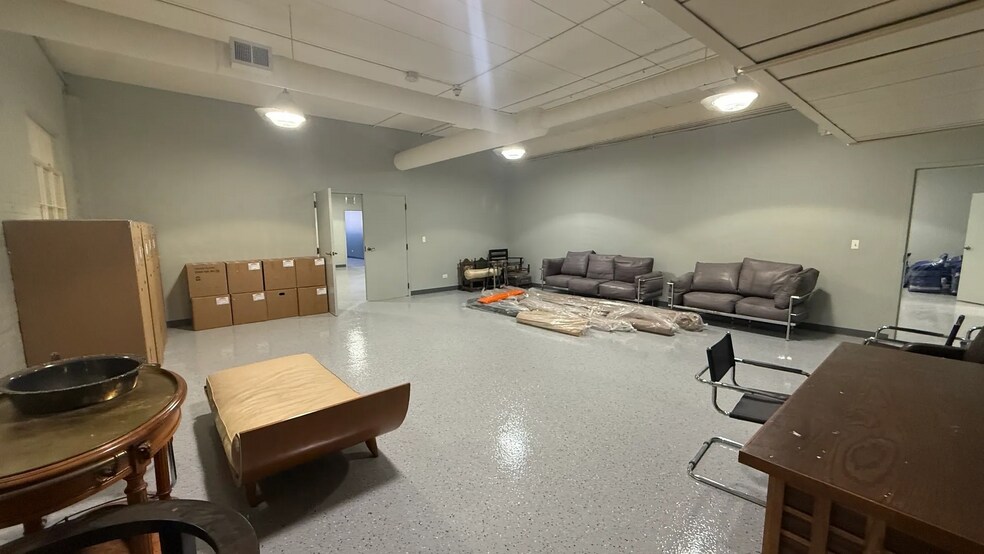 More Photos Of 8114 Ridgeway Ave, Skokie Manufacturing For Sale