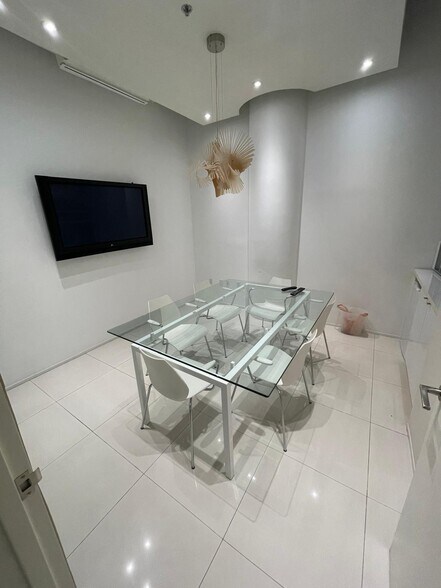 More Photos Of 20900 NE 30th Ave, Aventura Office Residential For Lease