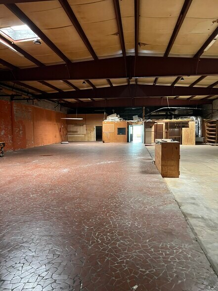 More Photos Of 3485 S Monroe St, Tallahassee Showroom For Lease