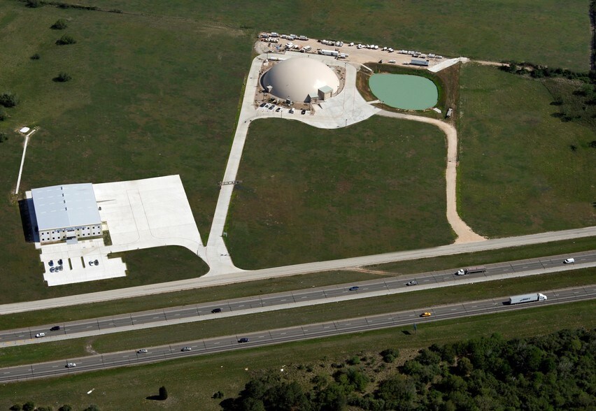 More Photos Of 3063 Outlet Center Dr, Sealy Flex For Sale