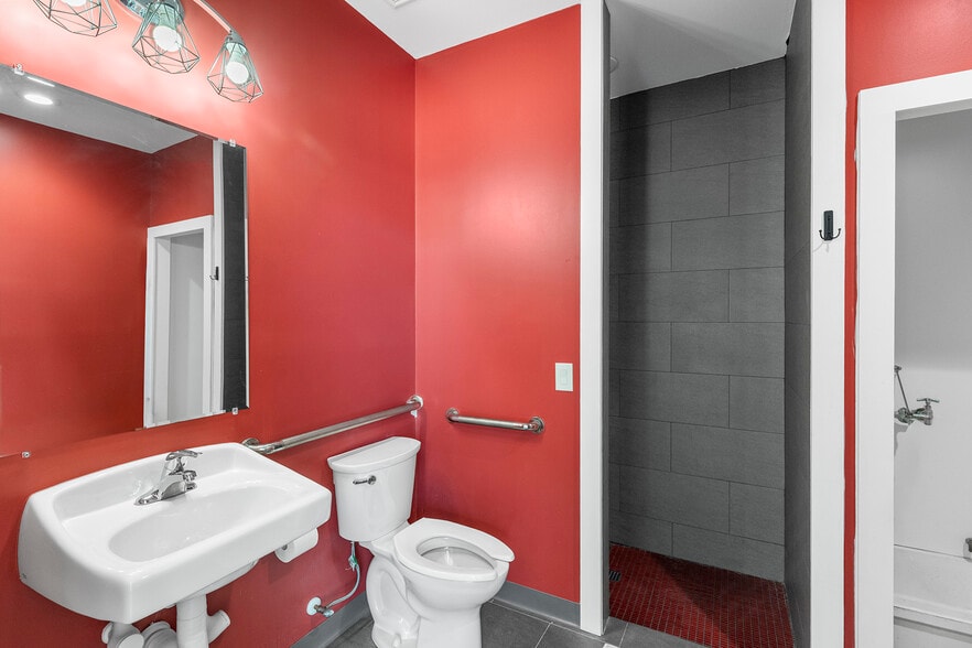 More Photos Of 319 SE Florida St, Stuart Warehouse For Sale