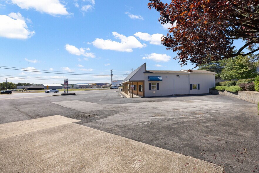 More Photos Of 294 Lee Hwy, Verona General Retail For Lease