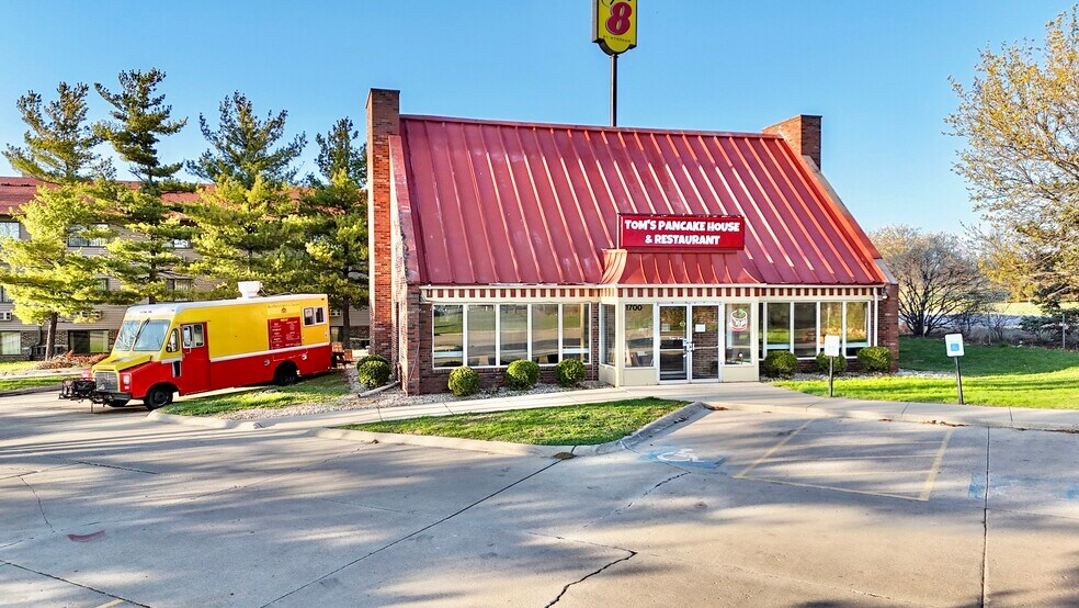Primary Photo Of 1700 Fredrick Ln, Normal Restaurant For Sale