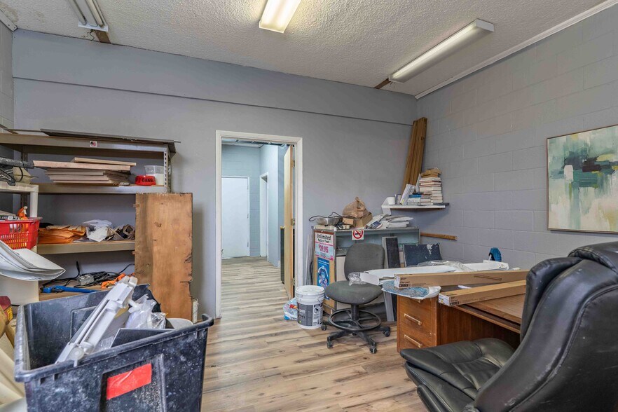 More Photos Of 120 S Commercial Ave, Farmington Office For Sale