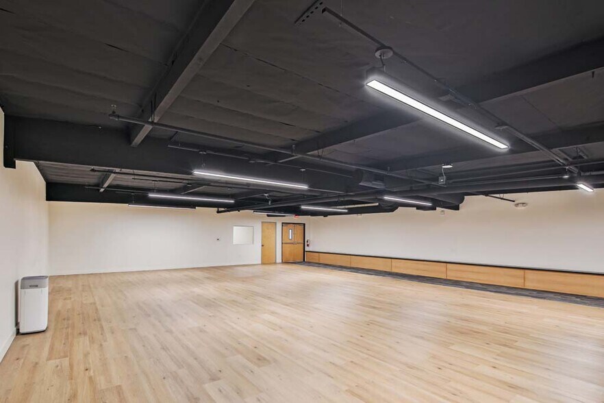 More Photos Of 2250 Maple Ave, Los Angeles Warehouse For Sale