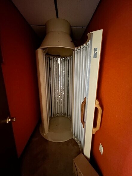 More Photos Of 640 5th Ave, Troy Specialty For Sale