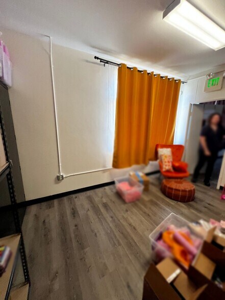 More Photos Of 2205 N Hollywood Way, Burbank Service For Sale