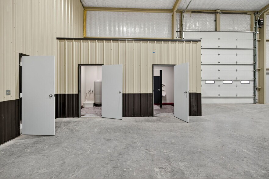 More Photos Of 16680 W Basin St, Odessa Warehouse For Sale