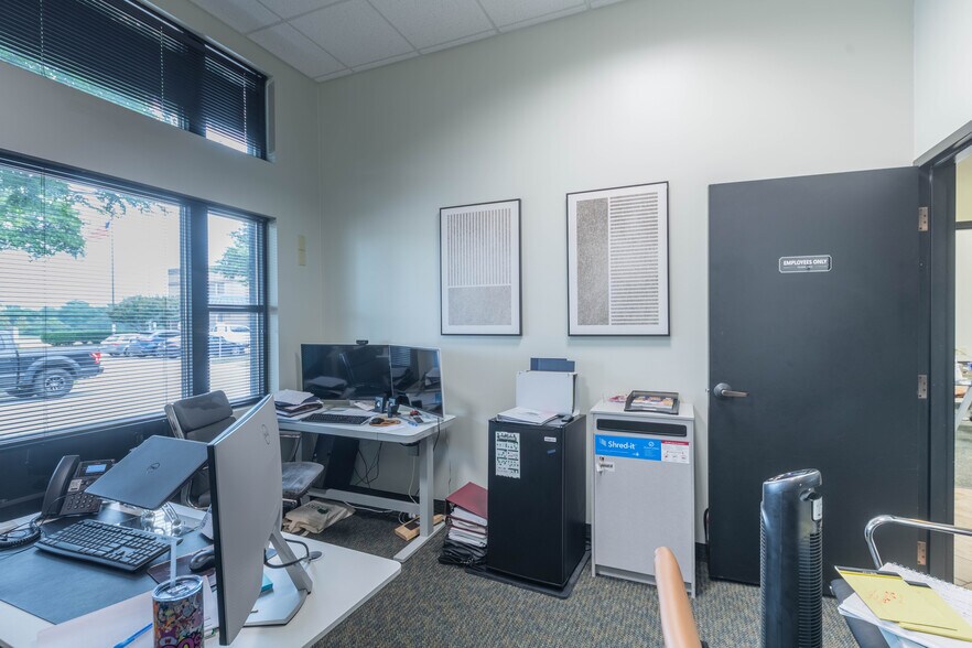 More Photos Of 3343 Locke Ave, Fort Worth Office For Lease