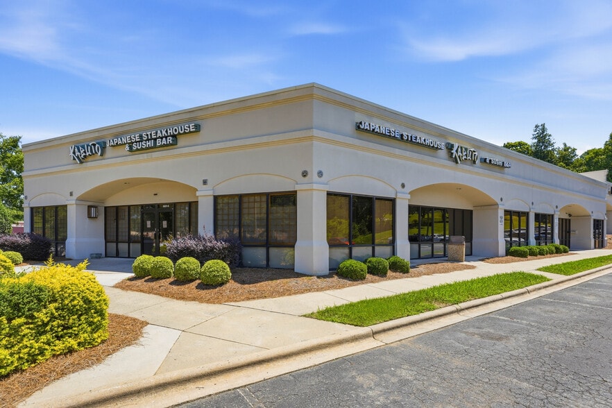 More Photos Of 1001 E Wt Harris Blvd, Charlotte Storefront For Lease