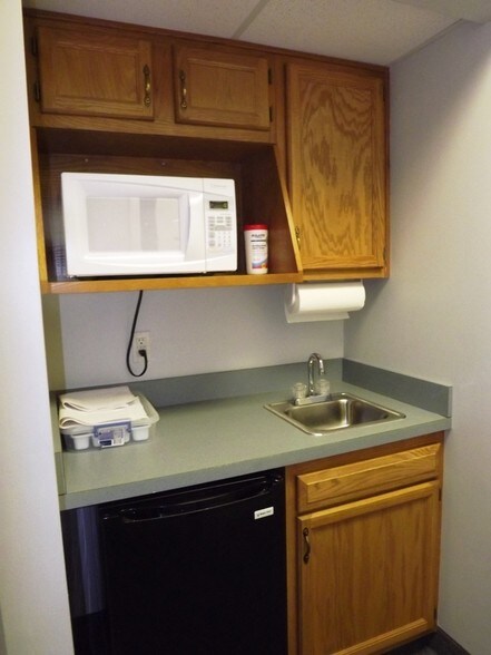 More Photos Of 406 Blankenbaker Pky, Louisville Office For Sale