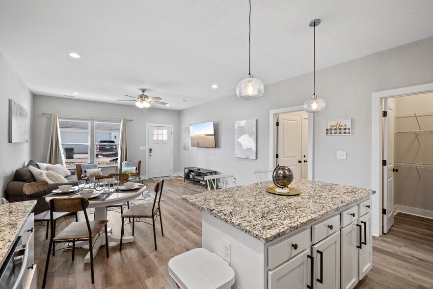 More Photos Of 726 Veronica Pl, Jeffersonville Hospitality For Sale
