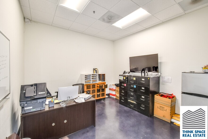 More Photos Of 9419 Mason Ave, Chatsworth Manufacturing For Lease