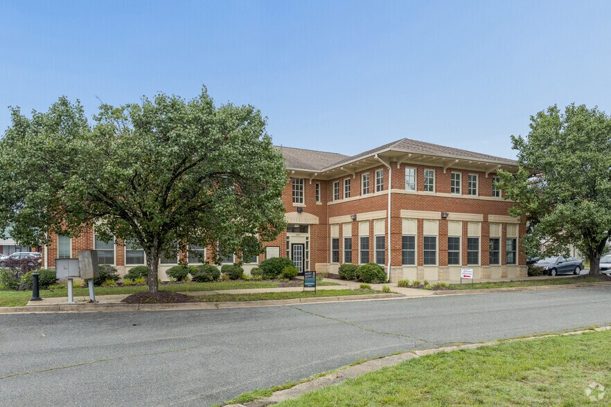 More Photos Of 3920 Plank Rd, Fredericksburg Office Residential For Sale