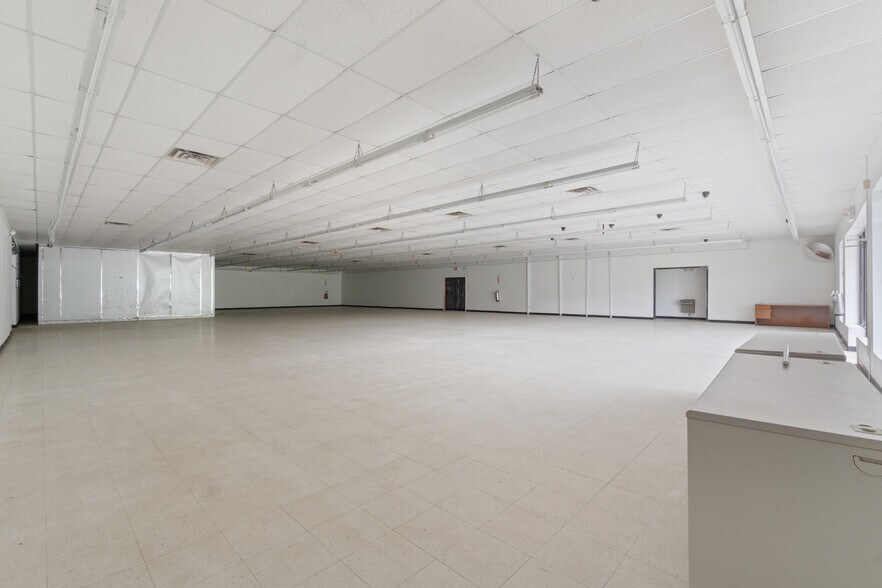 More Photos Of 722 S Highway 59, Decatur Freestanding For Lease