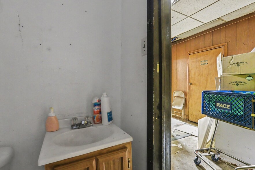 More Photos Of 450 Flat Shoals Ave, Atlanta Storefront For Sale