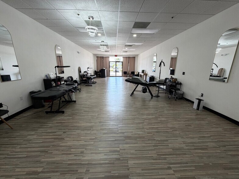 More Photos Of 28441 S Tamiami Trl, Bonita Springs General Retail For Lease