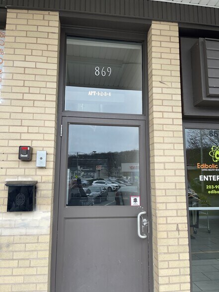 More Photos Of 841-869 Jones Hill Rd, West Haven Storefront For Sale