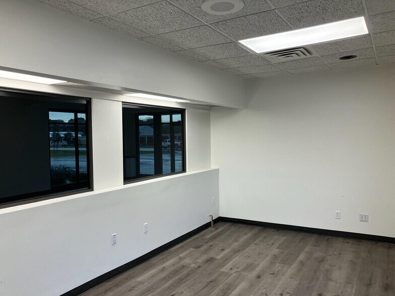 More Photos Of 1010 251 Hwy, Rochelle Office For Sale