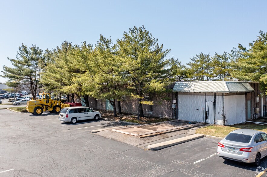 More Photos Of 1750 Veterans Memorial Hwy, Islandia Freestanding For Lease