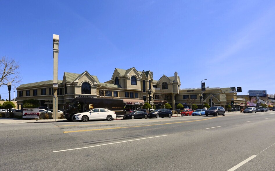 More Photos Of 18645-18663 Ventura Blvd, Tarzana General Retail For Lease