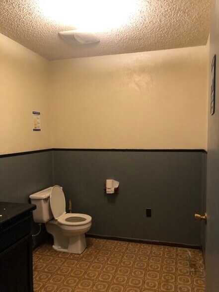 More Photos Of 11595 US Highway 181, San Antonio Service For Lease