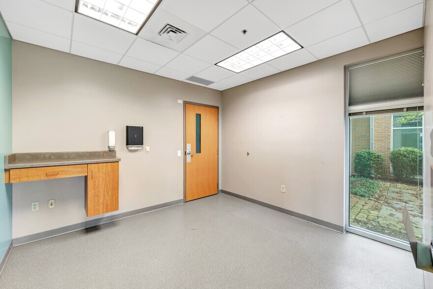 More Photos Of 2141 Lime Kiln Rd, Green Bay Medical For Sale