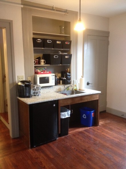 More Photos Of 83 Maple St, Springfield Office For Lease