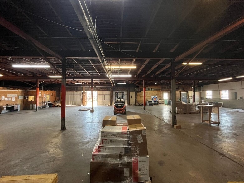 More Photos Of 226 S 7th Ave, Abilene Warehouse For Lease