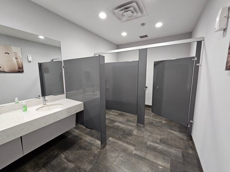 More Photos Of 51 County Road 171, Bay City Manufacturing For Sale