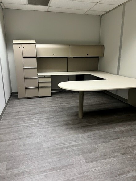 More Photos Of 646 James Record Rd, Huntsville Manufacturing For Lease