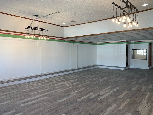 More Photos Of 2706 Samuell Blvd, Dallas Storefront For Lease