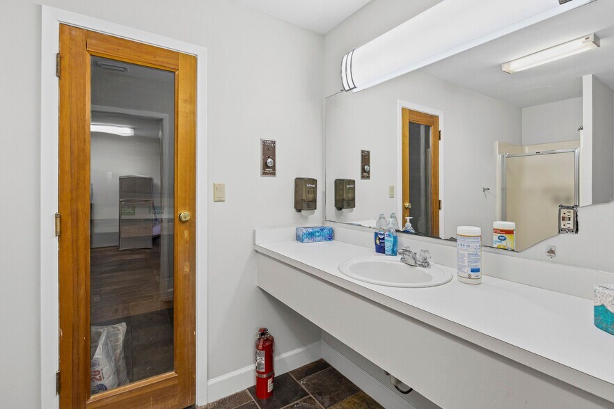 More Photos Of 3512 Godwin Ct, Mobile Medical For Sale