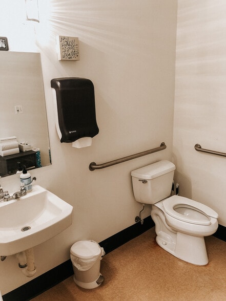 More Photos Of 8120-8144 Flannery Ct, Manassas Warehouse For Lease