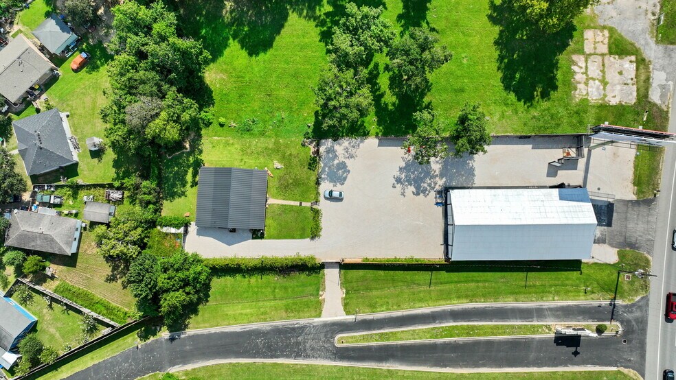 More Photos Of 817 E Main St, Tomball Warehouse For Sale