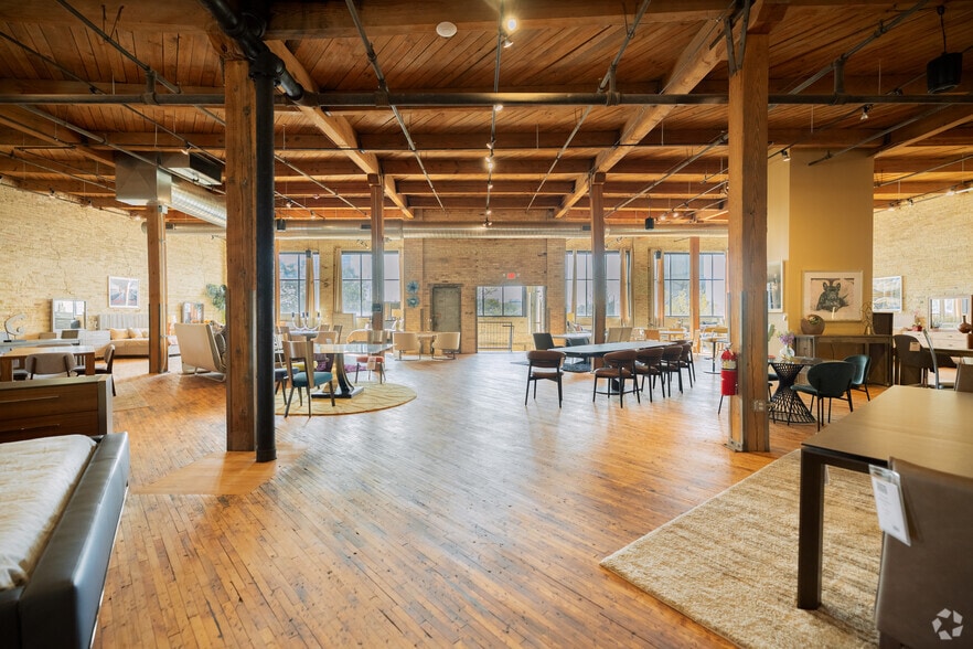 More Photos Of 1741 W Saint Paul Ave, Milwaukee Flex For Sale