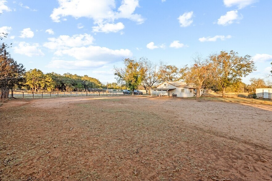 More Photos Of 1731 W US Highway 290, Fredericksburg Office Residential For Sale