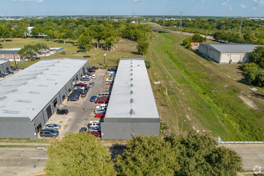 More Photos Of 13401-13417 Fondren Rd, Houston Unknown For Lease
