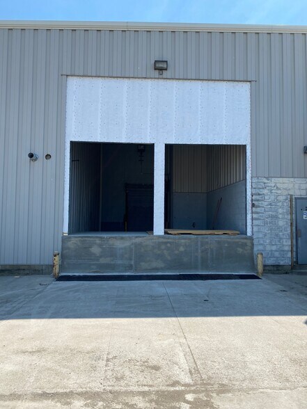 More Photos Of 2020 15th St, Columbus Manufacturing For Lease