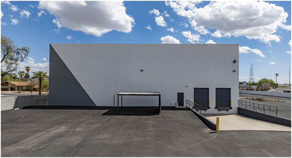 More Photos Of 2727 W Grovers Ave, Phoenix Warehouse For Sale
