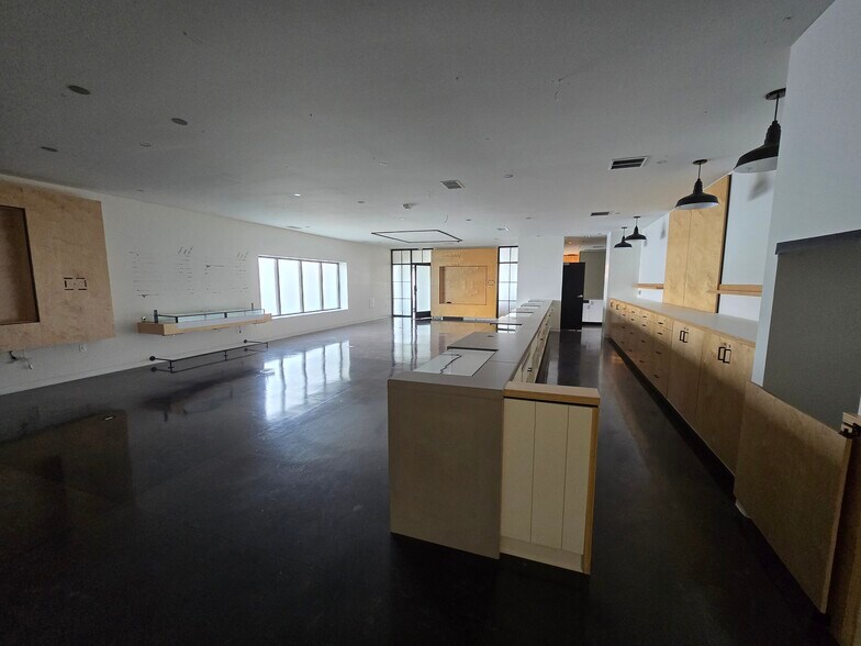 More Photos Of 4330 Wilder Rd, Bay City Freestanding For Lease