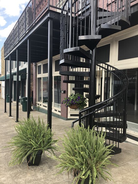 Primary Photo Of 225 N 1st St, Pulaski Storefront Retail Office For Lease