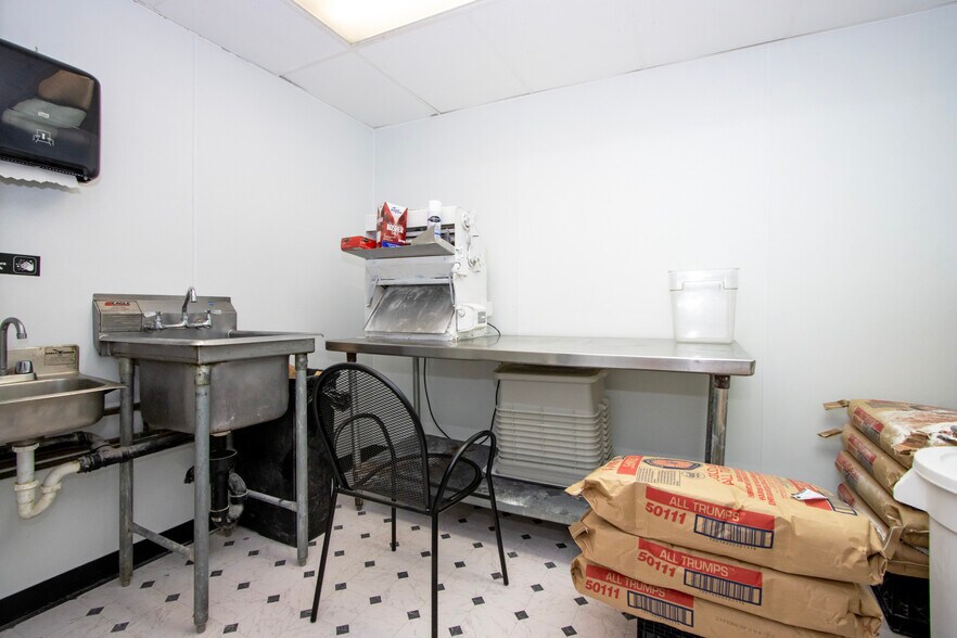 More Photos Of 1315 Cleveland Ave, Ashland General Retail For Sale