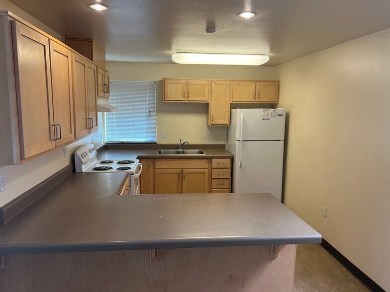 More Photos Of 925 S Main St, Mount Angel Specialty For Sale