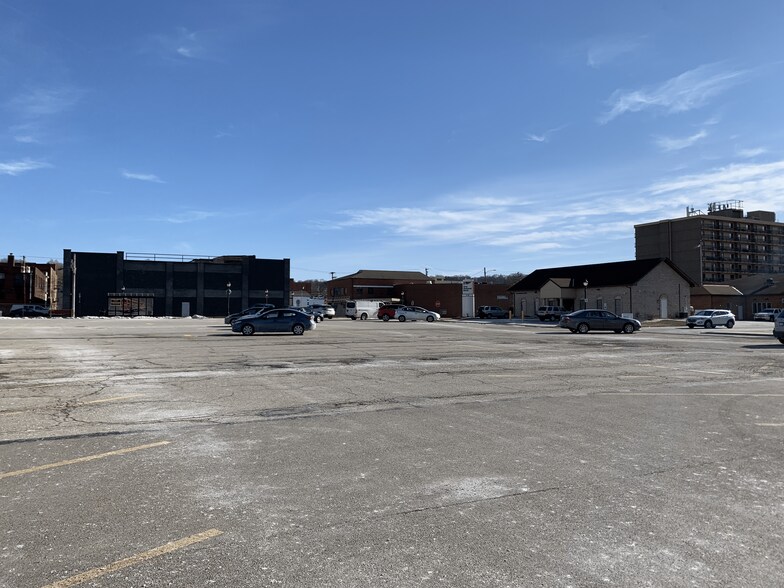 More Photos Of 300-340 Central City Plz, New Kensington General Retail For Sale