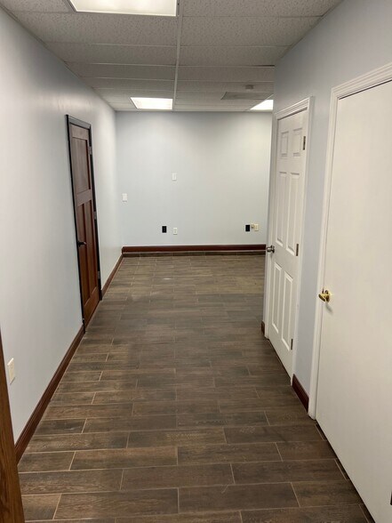 More Photos Of 6040 Baumgartner Industrial Dr, Saint Louis Warehouse For Sale