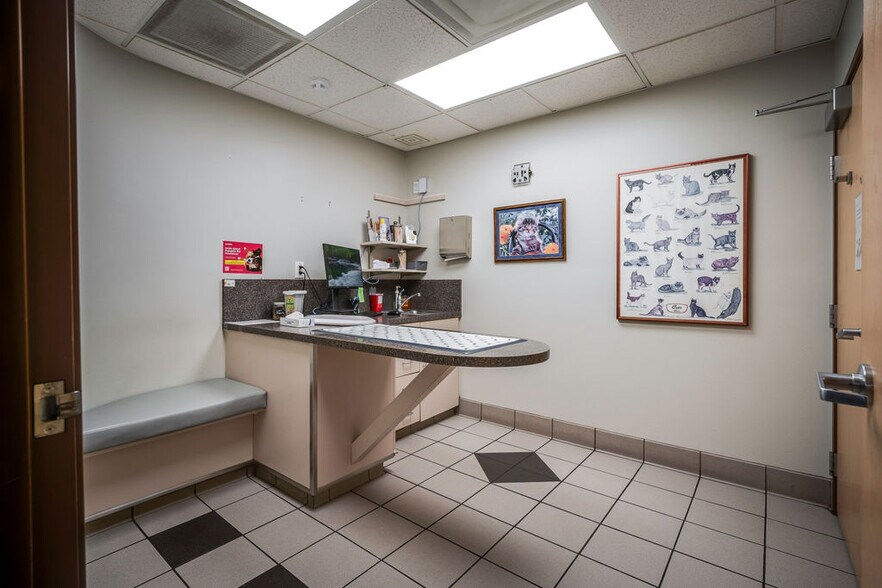 More Photos Of 1855 E Warm Springs Rd, Las Vegas Veterinarian Kennel For Sale